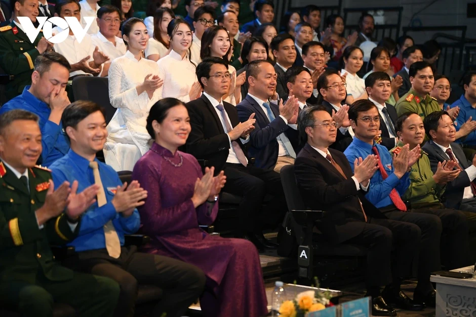 Đồng chí Nguyễn Thanh Nghị dự Lễ trao Giải thưởng gương mặt trẻ Việt Nam tiêu biểu Đồng chí Nguyễn Thanh Nghị dự Lễ trao Giải thưởng gương mặt trẻ Việt Nam tiêu biểu