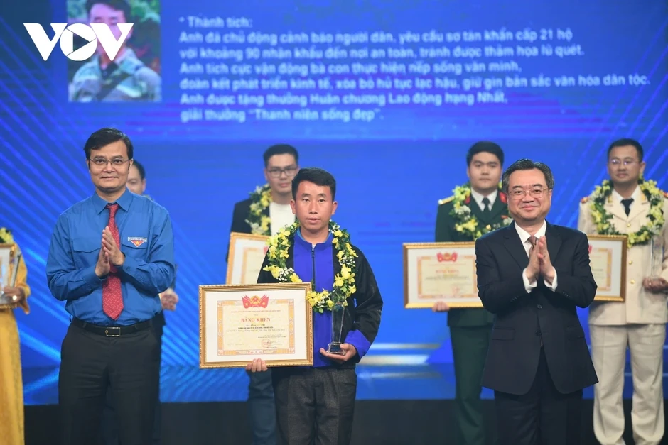 Đồng chí Nguyễn Thanh Nghị dự Lễ trao Giải thưởng gương mặt trẻ Việt Nam tiêu biểu Đồng chí Nguyễn Thanh Nghị dự Lễ trao Giải thưởng gương mặt trẻ Việt Nam tiêu biểu