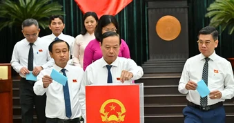 Đồng chí Trương Minh Huy Vũ được giới thiệu bầu giữ chức Phó Chủ tịch UBND TPHCM