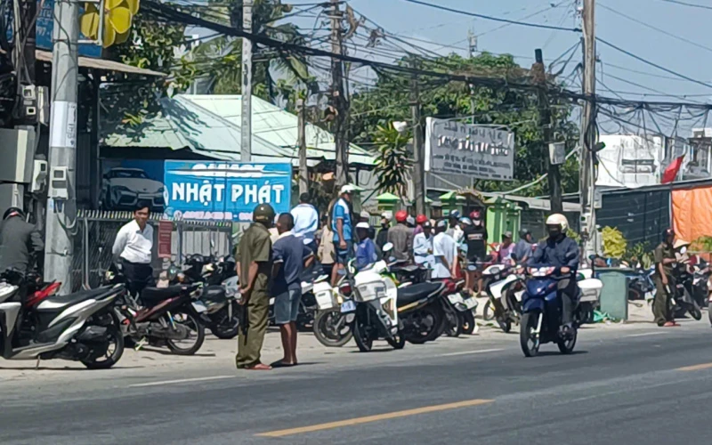 Đóng cừ bê tông, 2 công nhân ở Cà Mau bị điện giật tử vong Đóng cừ bê tông, 2 công nhân ở Cà Mau bị điện giật tử vong