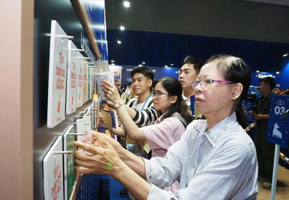 Đông đảo người dân khám phá hành trình phát triển của ngành sữa Việt Nam Đông đảo người dân khám phá hành trình phát triển của ngành sữa Việt Nam