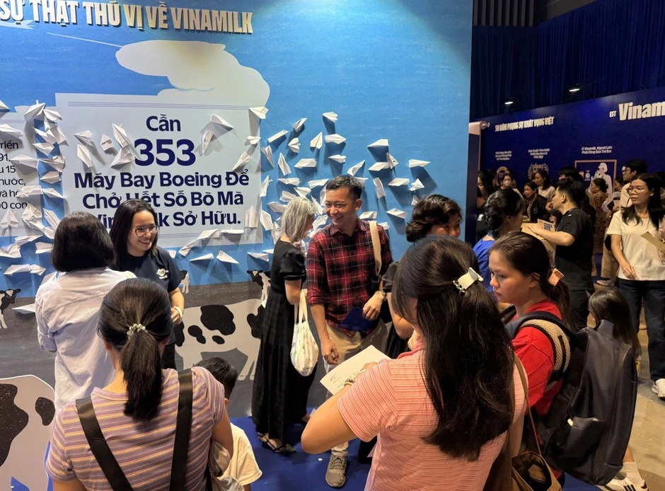 Đông đảo người dân khám phá hành trình phát triển của ngành sữa Việt Nam Đông đảo người dân khám phá hành trình phát triển của ngành sữa Việt Nam