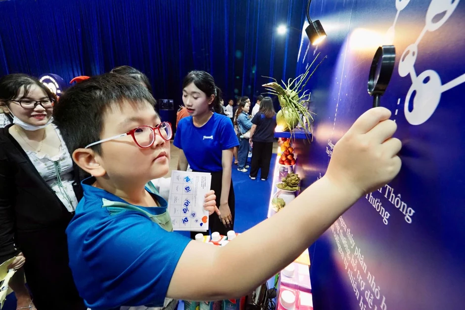 Đông đảo người dân khám phá hành trình phát triển của ngành sữa Việt Nam Đông đảo người dân khám phá hành trình phát triển của ngành sữa Việt Nam