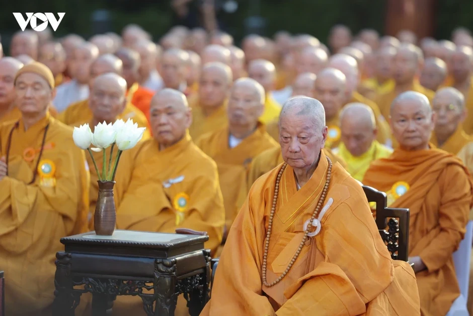 Đông đảo tăng ni, phật tử TP.HCM dự Đại lễ Phật đản tại Việt Nam Quốc Tự Đông đảo tăng ni, phật tử TP.HCM dự Đại lễ Phật đản tại Việt Nam Quốc Tự