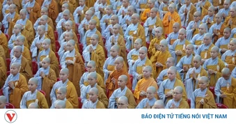 Đông đảo tăng ni, phật tử TP.HCM dự Đại lễ Phật đản tại Việt Nam Quốc Tự