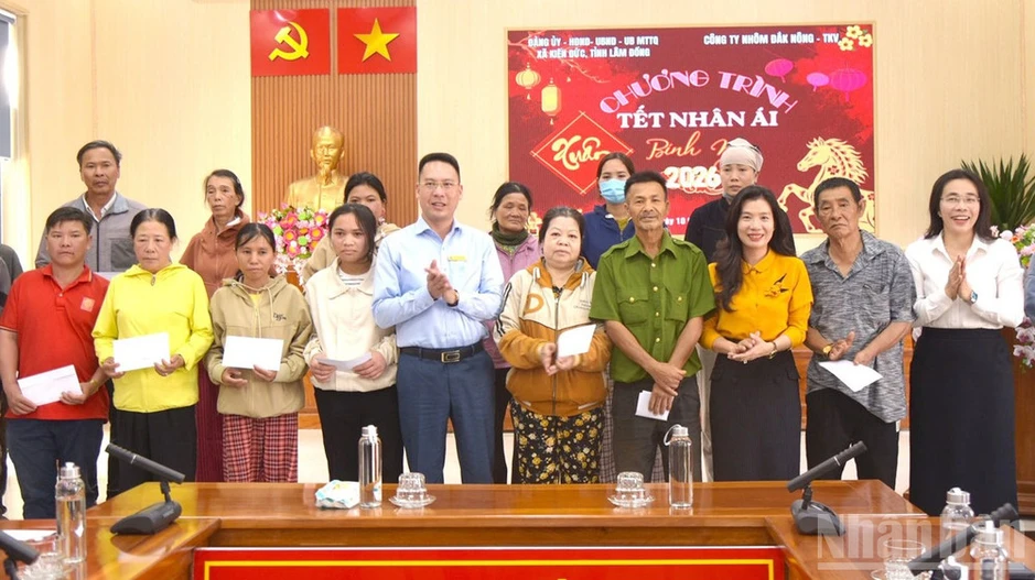 Đồng hành cùng địa phương vùng dự án trong công tác an sinh xã hội Đồng hành cùng địa phương vùng dự án trong công tác an sinh xã hội
