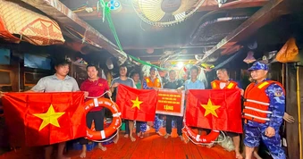 Đồng hành, tiếp sức ngư dân vững tin bám biển