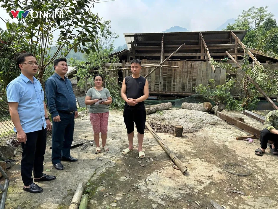 Dông lốc dữ dội, nhiều xã miền núi Thái Nguyên bị thiệt hại nặng nề Dông lốc dữ dội, nhiều xã miền núi Thái Nguyên bị thiệt hại nặng nề