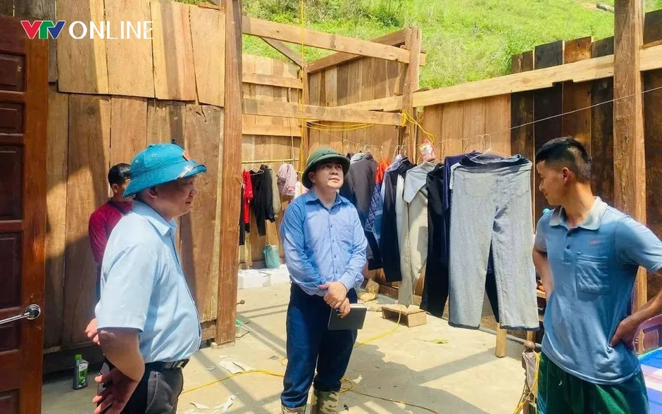 Dông lốc dữ dội, nhiều xã miền núi Thái Nguyên bị thiệt hại nặng nề Dông lốc dữ dội, nhiều xã miền núi Thái Nguyên bị thiệt hại nặng nề