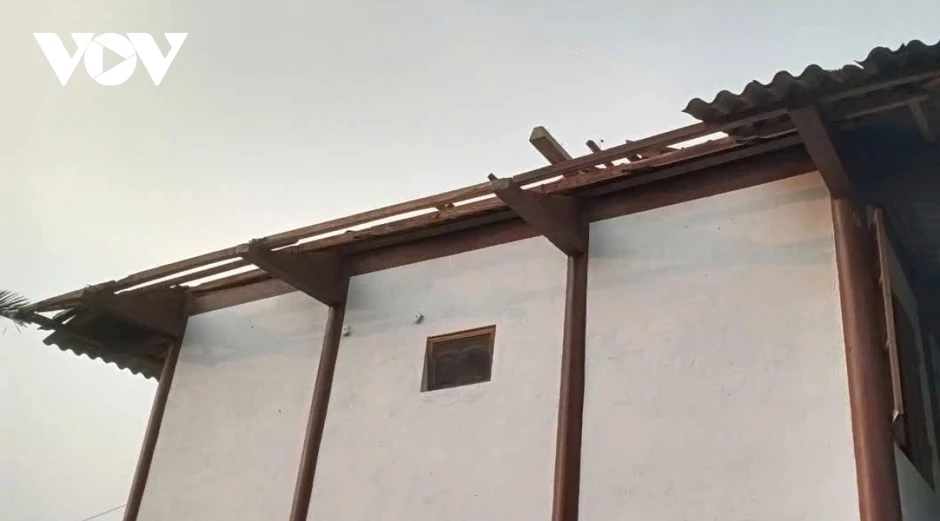 Dông lốc gây thiệt hại ở khu vực thị xã Nghĩa Lộ cũ, tỉnh Lào Cai Dông lốc gây thiệt hại ở khu vực thị xã Nghĩa Lộ cũ, tỉnh Lào Cai