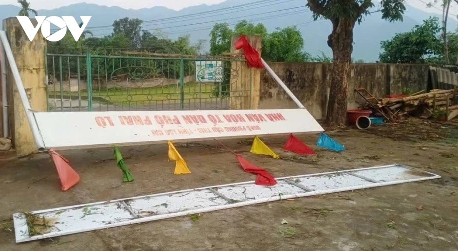 Dông lốc gây thiệt hại ở khu vực thị xã Nghĩa Lộ cũ, tỉnh Lào Cai Dông lốc gây thiệt hại ở khu vực thị xã Nghĩa Lộ cũ, tỉnh Lào Cai