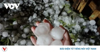 Dông lốc, mưa đá gây thiệt hại diện rộng, chuyên gia cảnh báo thời tiết phức tạp