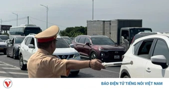 Đóng lối vào cao tốc Nội Bài - Lào Cai vì phương tiện tăng đột biến
