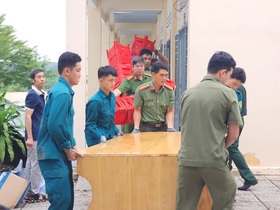 Đồng Nai, Lâm Đồng: Giông lốc làm tốc mái nhà và sập tường trường học