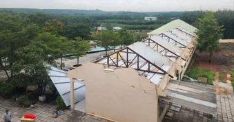 Đồng Nai, Lâm Đồng: Giông lốc làm tốc mái nhà và sập tường trường học