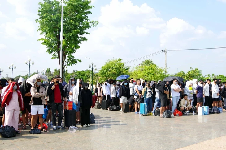 Đồng Nai tiếp nhận 344 công dân từ Campuchia về nước, có 4 người bị truy nã Đồng Nai tiếp nhận 344 công dân từ Campuchia về nước, có 4 người bị truy nã