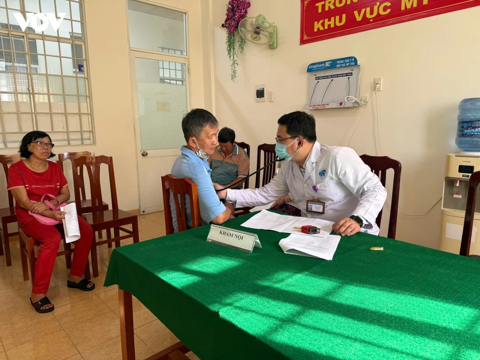 Đồng Tháp khám sức khoẻ định kỳ, khám sàng lọc miễn phí cho người dân