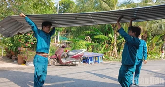 Đồng Tháp: Mưa kèm dông lốc ảnh hưởng 47 căn nhà