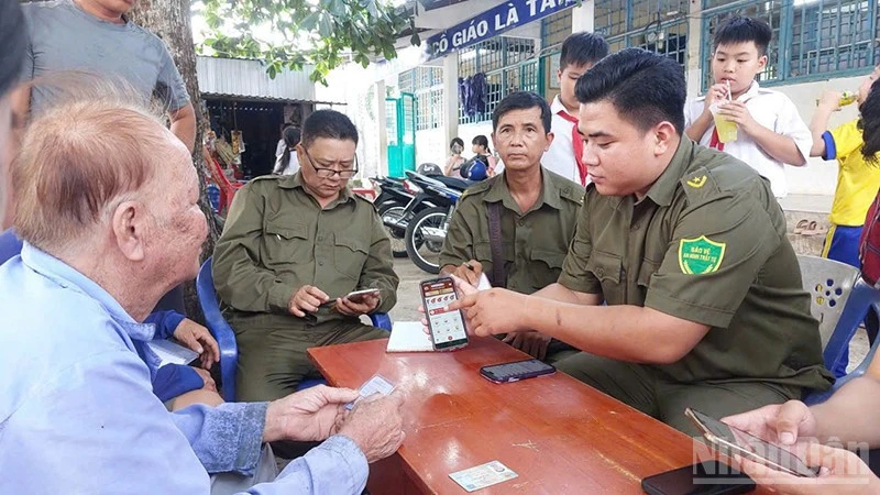 Đồng Tháp: Nỗ lực thực hiện chiến dịch “30 ngày, đêm” cấp căn cước, tài khoản định danh điện tử cho công dân là trẻ em Đồng Tháp: Nỗ lực thực hiện chiến dịch “30 ngày, đêm” cấp căn cước, tài khoản định danh điện tử cho công dân là trẻ em