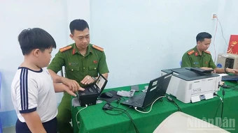 Đồng Tháp: Nỗ lực thực hiện chiến dịch “30 ngày, đêm” cấp căn cước, tài khoản định danh điện tử cho công dân là trẻ em