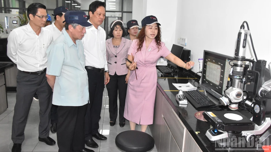 Đồng Tháp phát động thi đua tăng trưởng bền vững “2 con số” Đồng Tháp phát động thi đua tăng trưởng bền vững “2 con số”