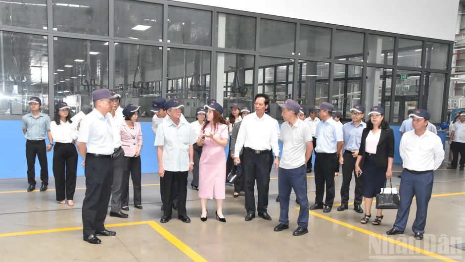Đồng Tháp phát động thi đua tăng trưởng bền vững “2 con số” Đồng Tháp phát động thi đua tăng trưởng bền vững “2 con số”