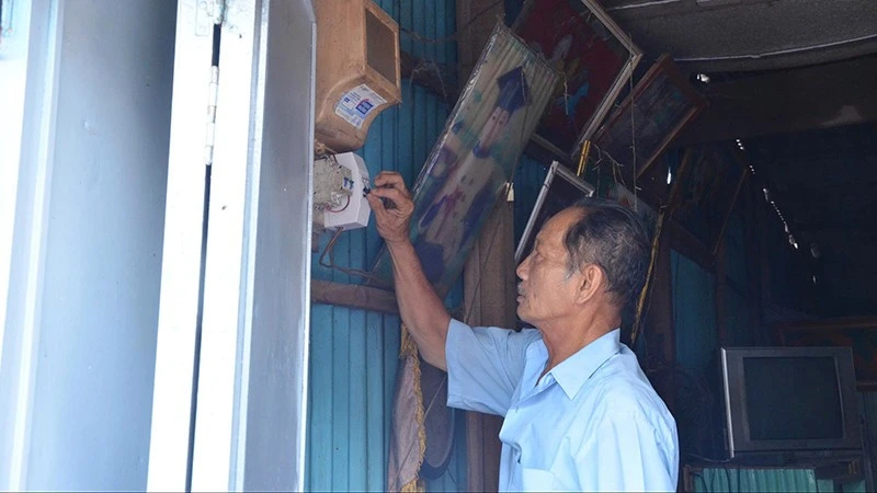 Đồng Tháp: Ra mắt mô hình đầu tiên lắp đặt cầu dao chống cháy, nổ cho các hộ dân Đồng Tháp: Ra mắt mô hình đầu tiên lắp đặt cầu dao chống cháy, nổ cho các hộ dân