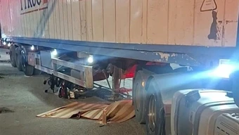Đồng Tháp: Xe đầu kéo va chạm với xe máy khiến hai người tử vong
