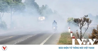 Đốt đồng sau thu hoạch: Lãng phí, ô nhiễm môi trường và tiềm ẩn tai nạn