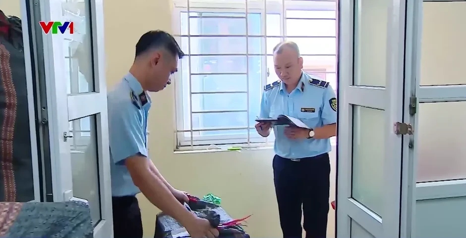 Đột kích kho hàng giả mạo nhãn hiệu quy mô lớn, lợi nhuận 300% đến 400% Đột kích kho hàng giả mạo nhãn hiệu quy mô lớn, lợi nhuận 300% đến 400%