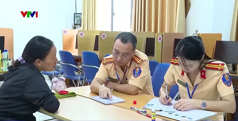 Đột phá trong công tác đào tạo và cấp giấy phép lái xe cho đồng bào dân tộc thiểu số Đột phá trong công tác đào tạo và cấp giấy phép lái xe cho đồng bào dân tộc thiểu số