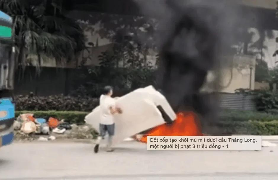 Đốt xốp gây khói mù mịt dưới cầu Thăng Long, người đàn ông bị phạt 3 triệu đồng