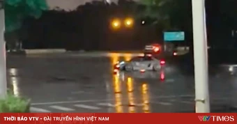 Drift ô tô giữa đường phố TP Hồ Chí Minh, một thanh niên bị bắt tạm giam