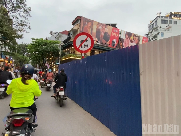 Dự án xây dựng bể điều tiết ngầm khu vực chợ Hàng Da: Giao thông ổn định sau hơn một tháng thi công Dự án xây dựng bể điều tiết ngầm khu vực chợ Hàng Da: Giao thông ổn định sau hơn một tháng thi công