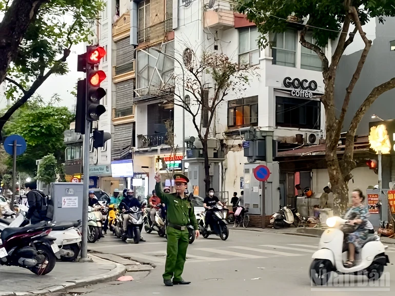 Dự án xây dựng bể điều tiết ngầm khu vực chợ Hàng Da: Giao thông ổn định sau hơn một tháng thi công Dự án xây dựng bể điều tiết ngầm khu vực chợ Hàng Da: Giao thông ổn định sau hơn một tháng thi công