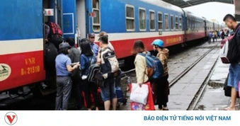 Dự báo khách qua bến xe Hà Nội tăng gấp 3 lần, "cháy" vé máy bay dịp nghỉ lễ 30/4