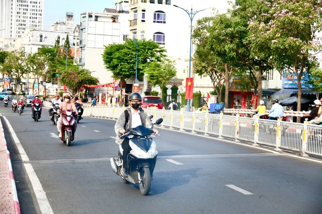 Dự báo nắng nóng gay gắt tại TPHCM và Nam Bộ hôm nay 10 - 4 Dự báo nắng nóng gay gắt tại TPHCM và Nam Bộ hôm nay 10 - 4