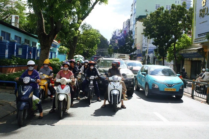 Dự báo thời tiết hôm nay, 13-4: TPHCM và Nam Bộ duy trì nắng nóng Dự báo thời tiết hôm nay, 13-4: TPHCM và Nam Bộ duy trì nắng nóng