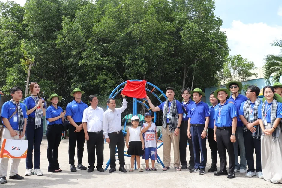 Du học sinh mang mùa hè ý nghĩa đến xã đảo Thạnh An