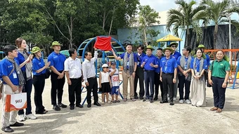 Du học sinh từ bốn quốc gia tham gia Chiến dịch tình nguyện “Mùa hè xanh” tại xã đảo Thạnh An