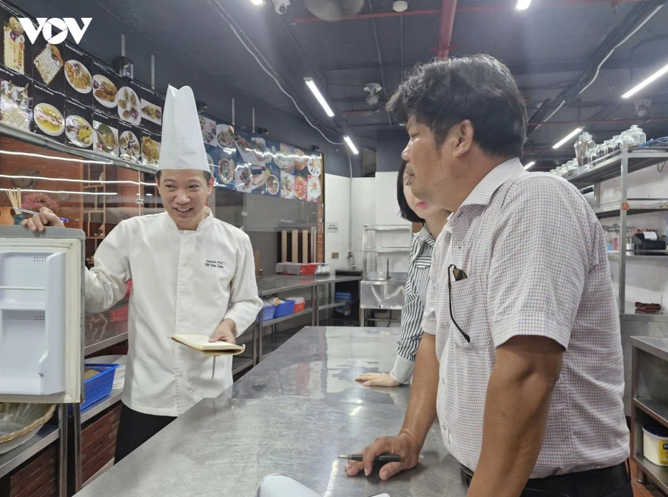 Du khách đến Đà Nẵng tăng dịp Lễ hội pháo hoa: Siết chặt an toàn vệ sinh thực phẩm Du khách đến Đà Nẵng tăng dịp Lễ hội pháo hoa: Siết chặt an toàn vệ sinh thực phẩm