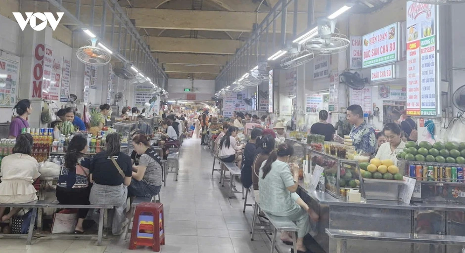 Du khách đến Đà Nẵng tăng dịp Lễ hội pháo hoa: Siết chặt an toàn vệ sinh thực phẩm Du khách đến Đà Nẵng tăng dịp Lễ hội pháo hoa: Siết chặt an toàn vệ sinh thực phẩm
