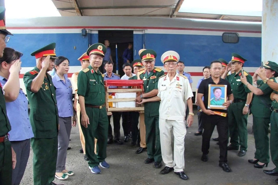 Dù khó khăn thế nào, cũng phải làm với quyết tâm cao nhất! Dù khó khăn thế nào, cũng phải làm với quyết tâm cao nhất!