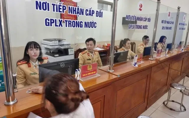 Dự kiến giảm 50% thời gian cấp giấy phép lái xe Dự kiến giảm 50% thời gian cấp giấy phép lái xe