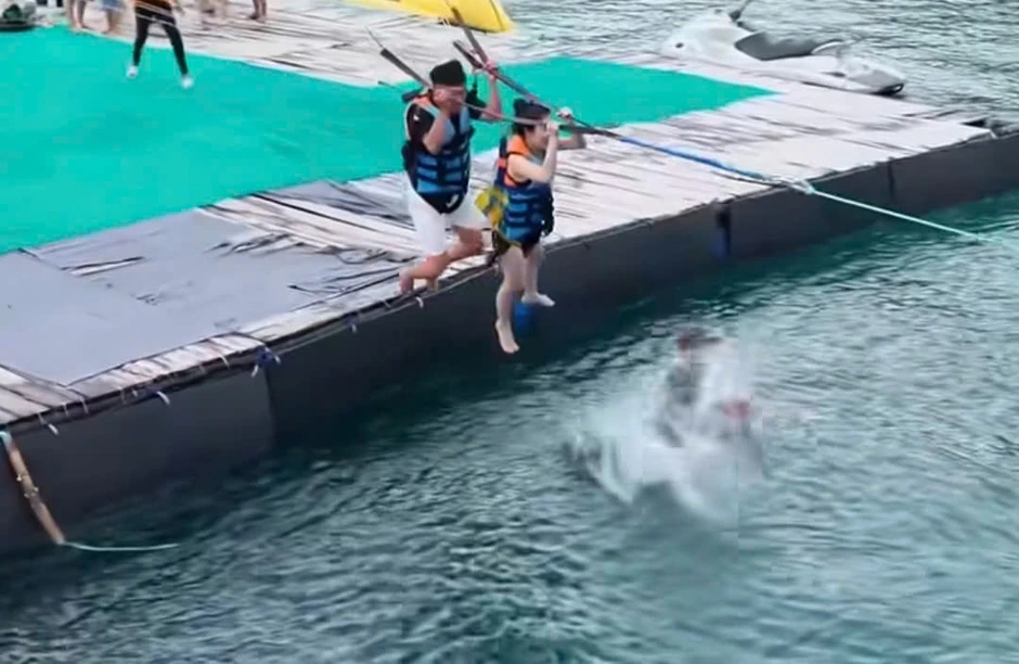 Dù lượn gây tai nạn nghiêm trọng tại hòn Hai Bờ Đập, An Giang Dù lượn gây tai nạn nghiêm trọng tại hòn Hai Bờ Đập, An Giang
