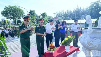 Đưa 237 mẫu hài cốt liệt sĩ ở Cà Mau đi giám định ADN tại Hà Nội