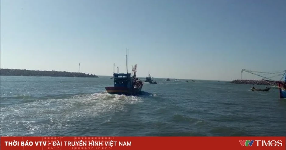 Đưa 4 ngư dân gặp nạn trên vùng biển Cô Tô vào bờ an toàn Đưa 4 ngư dân gặp nạn trên vùng biển Cô Tô vào bờ an toàn