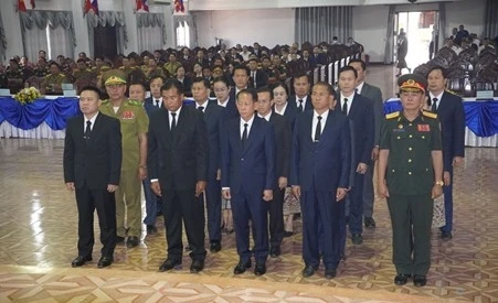 Đưa 8 hài cốt liệt sĩ quân tình nguyện từ Lào về an táng tại Hà Tĩnh Đưa 8 hài cốt liệt sĩ quân tình nguyện từ Lào về an táng tại Hà Tĩnh