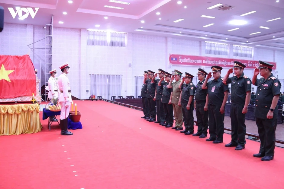 Đưa 9 liệt sĩ quân tình nguyện Việt Nam hy sinh tại Lào trở về đất mẹ Đưa 9 liệt sĩ quân tình nguyện Việt Nam hy sinh tại Lào trở về đất mẹ