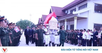 Đưa 9 liệt sĩ quân tình nguyện Việt Nam hy sinh tại Lào trở về đất mẹ